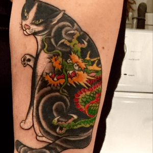 Cat tattoo by Kevin Quinn inspired by Mon Mon Cats #tattooedgirls #mofoquinn #kevinquinntattoo #cattattoo #losangelestattooartist #tattooedarm #cattoo #irezumi #kevinquinn #kevinquinntattoos #losangelestattoos #losangelestattooers #beautiful #upperarmtattoo #armtattoo #armtattoos #tuxedocat #dragontattoo #quinntessentialmofo