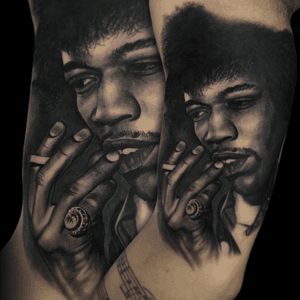 Jimy hendrix @jumillaolivares @radiantcolorsink @vegantattoo @latintaquehabito gracias a @pablo_ministro #jimyhendrix #rockandroll #music #tattoo #tattoo#thebestspaintattgooartists #blackandgrey #realistic #realistictattoo #stars #ink #inked #tattoos #tattoovalencia#spain#valencia#jumillaolivares #portraitphotography #portrait #love#musica#cantante#famous