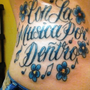 Done by James Ohanlon at Pogue Mahone Tattoo shop in Red Bank, New Jersey in 2013. Means "with the music inside" in spanish. 