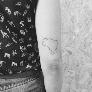 Mapa do Brasil! #fineline #finelinetattoo #fineartist #FineLineTattoos #finelined #fineart #traçofino #tattoodetraçofino 