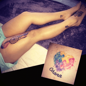 My thigh piece was done yesterday😌💉 #girlswithtattoos #owltattoo #dreamcatchertattoo #disneytattoo #anchorwithflowers #redrose #watercolortattoo #ohana 