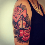 Harry Potter floral Deathly Hallows. #hptattoo #harrypottertattoo #floraltattoo #deathlyhallows 