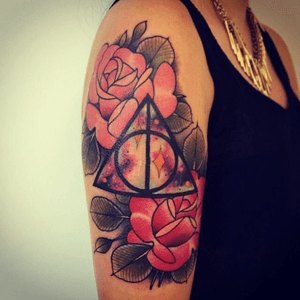 Harry Potter floral Deathly Hallows. #hptattoo #harrypottertattoo #floraltattoo #deathlyhallows 
