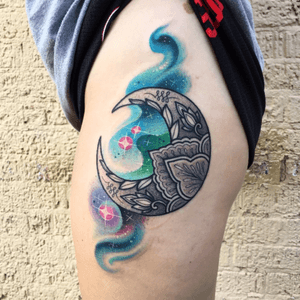 One of my favorite tattoos that I did on the sweet and beautiful Kelsey! #mendhidesign #mendhitattoo #dotwork #moontattoo #spacetattoo #galaxytattoo #brightandbold #Tattrx #contemporary #contemporarytattoo #enchanted #magical #BlayneBius 