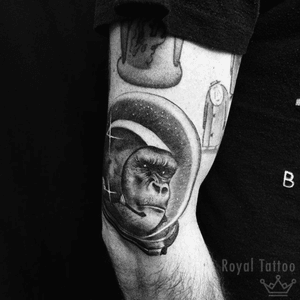 Space-monkey by @taiobatattoo For info or bookings pls contact us at art@royaltattoo.com or call us at + 45 49302770#TaiobaTattoo #royal #tattoo #royaltattoo #royaltattoodk #royaltattoodenmark #space #monkey #astronaut 