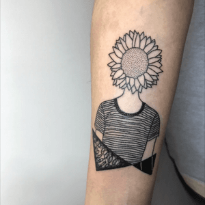 [My head is a sunflower] #surrealist #sunflowertattoo #womantattoo