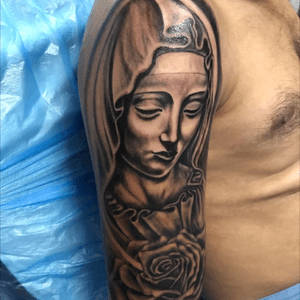 Trandafir tattoo studio