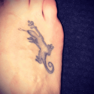 My little Gary the #gecko. Got him around 10 years ago - the only one of my tattoos that #hurt #nopainnogain #foottattoo 