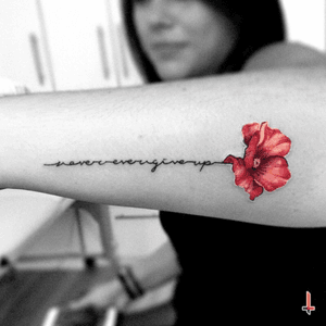 Nº371 #tattoo #tattooed #tatuaje #ink #inked #flower #flowertattoo #floral #floraltattoo #poppy #poppytattoo #nevergiveup #neverever #eternalink #bylazlodasilva