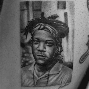 Got Jean-Michel Basquait tattooed by Fellipe Pacheco 👑💉 #basquiat #realism #blackandgrey #portrait 