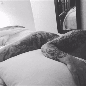 Right side of my bod 👌🏼 #legsleeve #armsleeve #hotelsteeze 