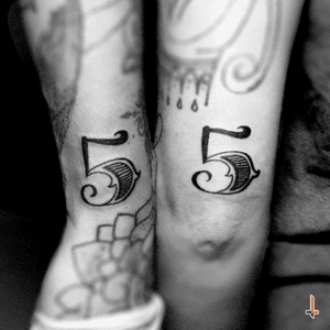 Nº183-184 5 years of true love #tattoo #ink #matching #matchingtattoos #tattoos #five #years #anniversary #5 #selftattooed #vegancouple #vegan #tattooedcouple #couplewithtattoos #girlwithtattoos #boywithtattoos #bylazlodasilva 5 años de muchos, AMOR @mazeberod ! TE AMO INFINITAMENTE <3 <3 <3