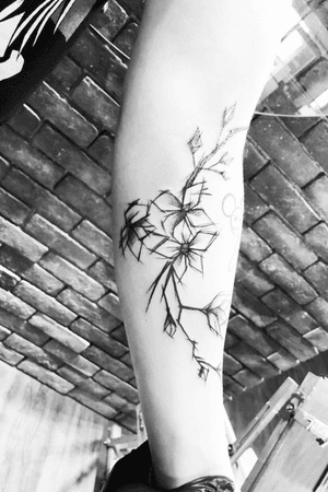 sketch flower tattoo #sketchtattoo #sketchstyle #tattooartist #blackworktattoo 