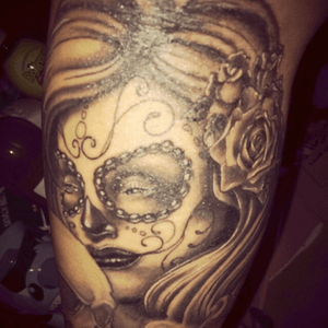 My day of the dead tatt got to represent the mexican side of me lol #diadelosmuertostattoo #blackandgrey 
