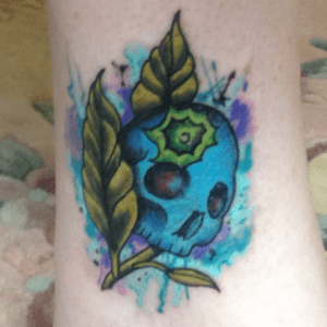 #blueberrytattoo #blueberry #blue #skull #leaves #blueberryskull #color #innerankle #watercolor #mattoostudio #tattoosbytuffee @tattoosbytuffe 