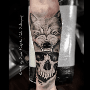 Skull With wolf head #tattoo#megandreamtattoo#dreamtattoo#tattooartist#Tattoodo#tattooart#blackandgreytattoo#skulltattoo#skullandwolfhead#tattooedprofessional#realistictattoo#hyperrealism 