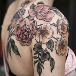 American Kestral and roses by Kristen Holliday at Wonderland Tattoo in Portland, OR. #dreamtattoo #floraltattoo #birdtattoo #dreamartist 