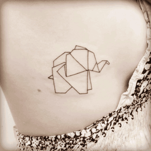Love this style. I have a bull terrior head in this style on my hip ! #tattoo #oragami #smallbutsimple #BeautifulInkWork 