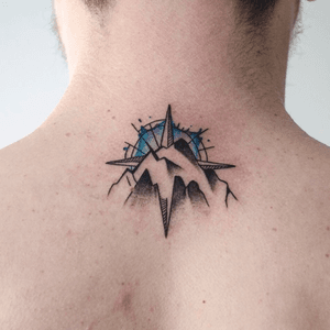 Design and tattoo by @alfiotattoo   #mountain  #alfiotattoo #fineline #colorfull #aquarela  #tattoolife #watercolor  #argentinatattoo   #eternalink  #tattoodesign #montanha #bussola #compass #mountain 