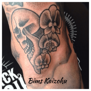 #Bims #bimstattoo #bimskaizoku #cœur #coeurtattoo #heart #flowers #flower #fleur #orchid #orchidee #skulls #skull #tatouage #tattoo #tattoos #tattooartist #tattooart #tattooed #tattooer #tattrx #ink #inked #paristattoo #paris #paname #france #french