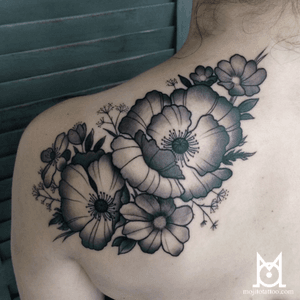 By Mo, Done at Mojito Tattoo, Toulouse, France. www.mojitotattoo.com #tattoo #toulouse #ink #mojitotatto #flowertattoo #blackwork #btattooing 