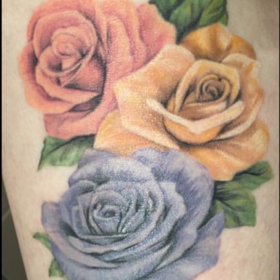 tatouage rose pastel