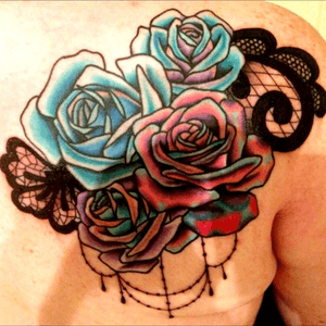 So what do you think? 😊 #newtattoo #rosetattoo #lacetattoo #colourtattoo #newink #roses #lace #flowers 