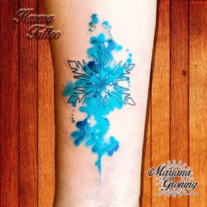 Watercolor snowflake tattoo #tattoo #marianagroning #karmatattoo #cdmx #MexicoCity #watercolor #watercolortattoo #watercolortattooartist #snowflake 
