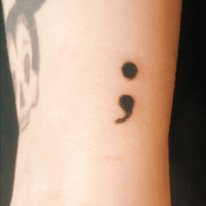 I've suffered with depression and anxiety now for a while. As people who have either or both mental illness' will understand that even when you have so many people around you that love you, you cant help but still feel alone. Once I heard about Project Semicolon I no longer felt alone in what I was going through and so decided to get this small tattoo just to show how I am no longer scared of what mental illness I have anymore and that I am there to support others who are going through the same issues as myself!☺️ #projectsemicolon #SemiColon #depression #anxiety #mystoryisntoveryet #fighter #stillfighting #mentalhealth #life #smalltattoo #tattooedgirls #girlswithink #girlswithttattoos 