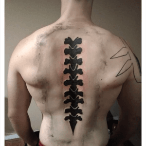 Anatomical (kinda) blackout spine. 4hr #Anatomy #Bones #Black #skeleton 