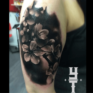 By Yarson Tattoo I like this. Even though i mostly like color with flowers, just in black by Yarson is also amazing. 