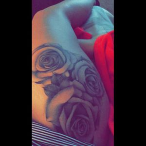 🌹🌹🌹 #roses #upperleg #love 