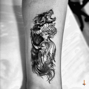 Nº301 #tattoo #tatuaje #coverup #coveruptattoo #ink #inked #wolf #wolftattoo #goddess #blackwork #blacktattoo #eternalink #bylazlodasilva Designed by other artist