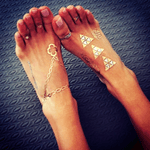 Ready for the season? Perfect temporary feet adornments by Daniella Monet ✨ #temporarytattoos #temporaryart #feettattoos #gold #geometric #daniellamonet #adornments 