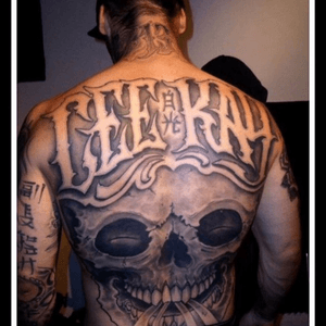 #skulltattoo #skullbackpiece#blackandgrey #geneva#carouge#switzerlandtattoo #ceekay#tattoolettering #gangsters 
