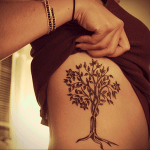 I have always wanted a tree of life tattoo on my rib cage. A little bigger, more color and maybe more detail - for all my loved ones I have lost and the ones still in my life! ❤️ #megandreamtattoo 