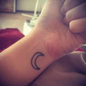 #crescentmoon #GirlsWithTattoos 