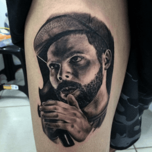 Tattoo do mc marechal no meu amigo lucas . #tattoo #portrait #portraitartist #tattooartist #mcmarechal #vvar #ndermtattoo #sandrinhotattoo 