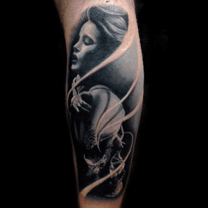 Morph tattoo done by Diego Censori #tattoo #tattoodo #tatuaje #tatuagem #tattoed #tatuaggiorealistico #tattoos #tattooart #tattooflash #skull #skulltattoo #realistictattoo #legtattoo #legtattoosleeve #black #tatuaggiroma #portraittattoo #realistic #portrait #girltattoo #girlandskull #tattoodesign #morphtattoo