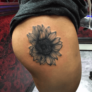#blackandgrey #sunflower #tattoo #blackandgreytattoo #floral 