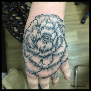 #bims #bimstattoo #bimskaizoku #flowertattoo #flower #pivoine #paris #paristattoo #paname #tatouée #tatouage #tatouages #ink #inked #inkedgirl #tatt #tatts #tattoo #tatted #tattoos #tattoogirl #tattooer #tattooed #tattoedgirl #tattoolover #tattoostyle #tattooworkers #tattoomag 