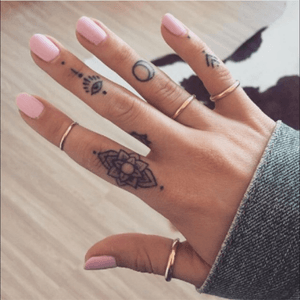 Beautiful finger tattoos #delicate #special #mandala #symbols #ornaments #linework #blackwork #mandala #cute #fingertattoo #fingertattoos via Instagram @ellietattoo