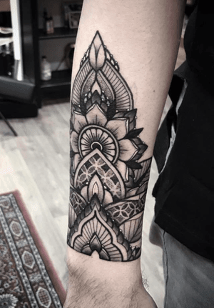 Done by Andy van Rens - Resident Artist.                        #tat #tatt #tattoo #tattoos #amazingtattoo #ink #inked #inkedup #amazingink #inklovers #mandalastyle #flower #flowertattoo #dot #dotwork #dotworktattoo #amazingart #art #culemborg #netherlands 