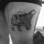  #beartattoo #bear #tattoooftheday #Tattoodo #geometric #realistic #gardytattoo #ink #upperleg #tattoo #cheyenehawk #pantheraink 