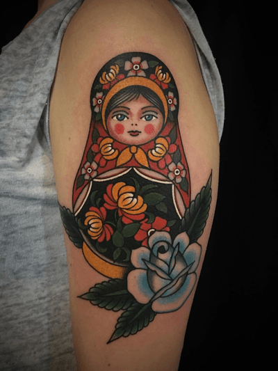 #flowers #floraltattoo #traditionaltattoo #color #ochoplacastattoo #miami #javierbetancourt #matryoshka #russiandoll 