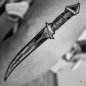 Nº329 #tattoo #ink #inked #dagger #daggertattoo #elf #elfish #warrior #warrioress #femalewarrior #blackwork #eternalink #cheyennetattooequipment #hawkpen #bylazlodasilva