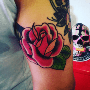 Old school tattoo rose #oldschool #rose #tattoo #ink #redrose 