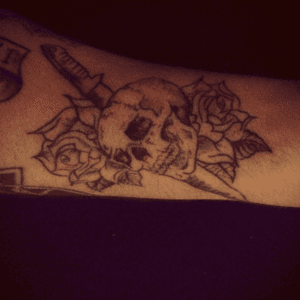 Skull and dagger, helping the process on my sleeve#skull #dagger #roses #finelines #copenhagen 