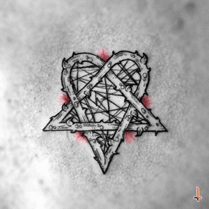 Nº323#tattoo #tatuaje #ink #inked #heartagram #heartagramtattoo #him #inmemoryof #villevallo #fan #hisinfernalmasjesty #thorns #lines #bylazlodasilva