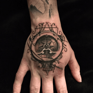 #compass #blackandgrey #ilovethis #fineline #trash #art #hand #tattooconvention made the second Place @TattooConventionDeggendorf. Love this beautiful Artwork. Tattooartist: Ranya Rhawi, Munich